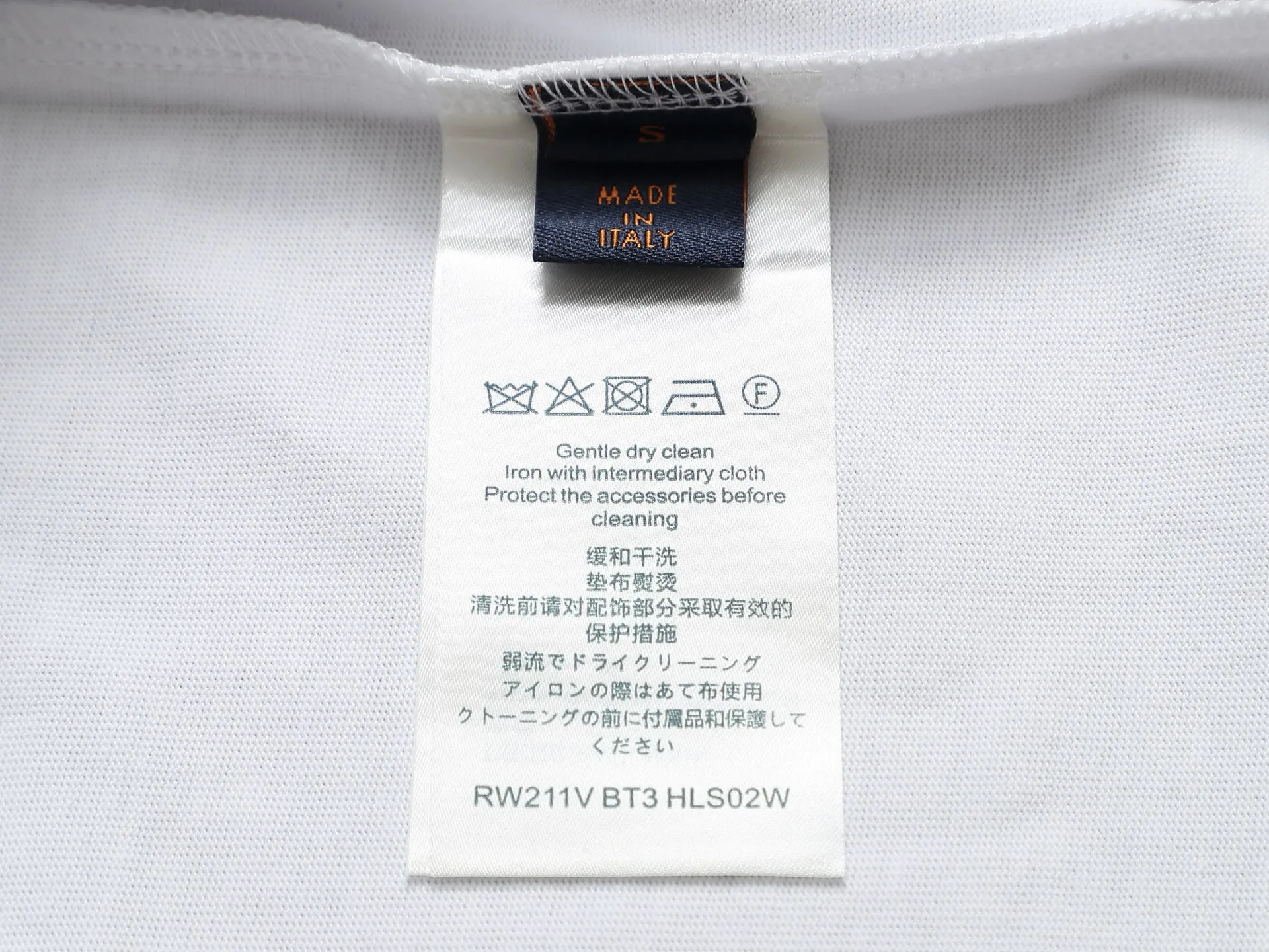 🅿️170 LV 25ss spring and summer printed short T series -1v Yayoi Kusama series pumpkin 🎃 pattern round neck short-sleeved T-shirt. Made of 32-count double yarn pure cotton 240g, washed at high temperature, will not shrink or fade. Comfortable to the touch, super texture❤️ Back-stitched cuff design, yellow back-mark embellishment, and a full set of accessories. A must-have for trendy men and trendy women, the classic drop-shoulder slightly wide version is available exclusively from stock!         ⚠️Only make high quality products, reject junk goods!  -Color: White Black -Size: XS S M L -Crowd: Unisex